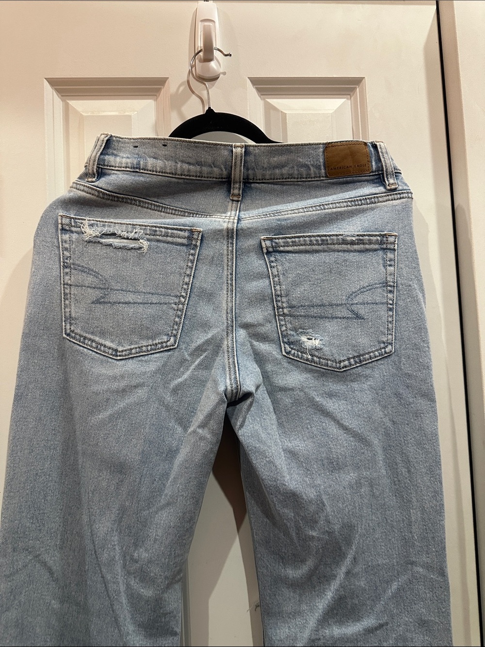 NWOT American Eagle Outfitters Light Blue Ripped Straight Leg Jeans size 0 - Picture 7 of 9